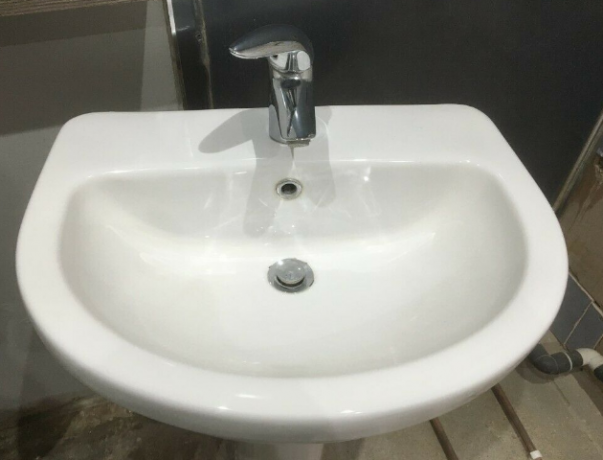 bathroom-basin-and-pedestal-with-mixer-tap-big-1