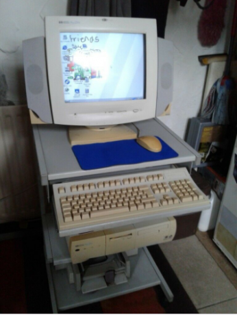 vintage-1990s-hp-hewlet-packard-computer-set-up-big-0